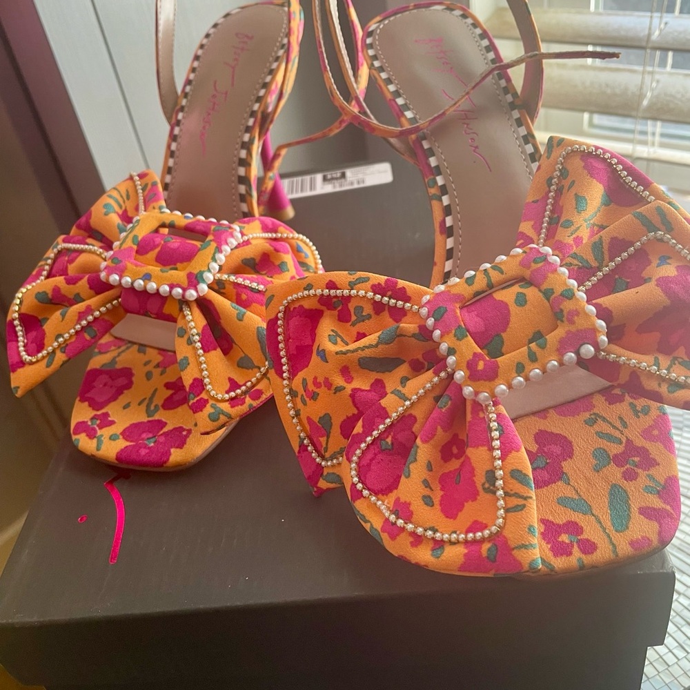 Betsey Johnson DENLY Orange and Pink Bow Floral Heels